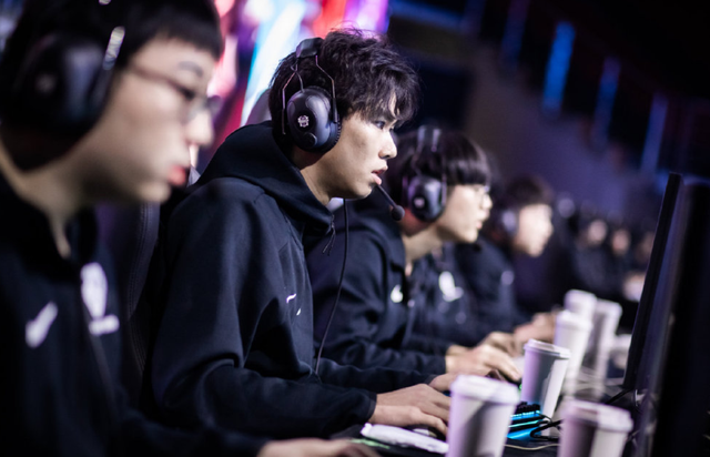 LPL春季赛季后赛惊现版本陷阱：中单英雄BO5十二连败，胜率暴跌引战术反思